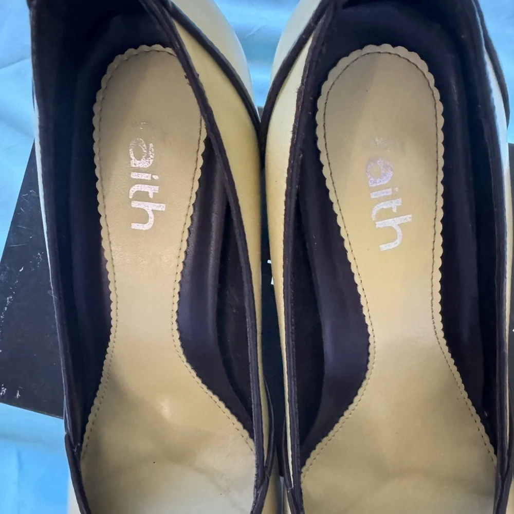 Yellow Classic Heels with Rounded Toe - Picture 7 of 7